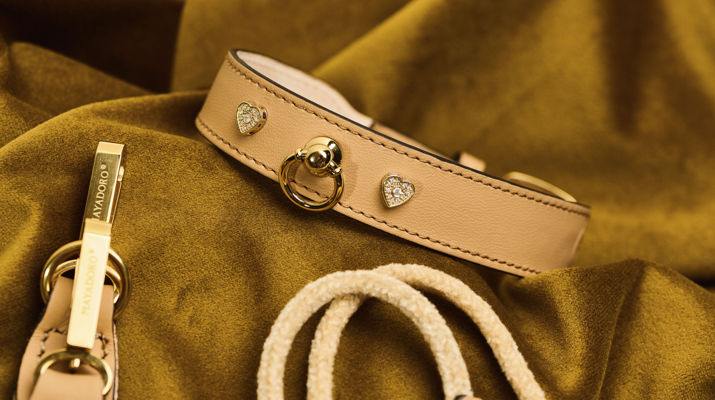 Mayadoro fine jewellery set dog collar and leash beige