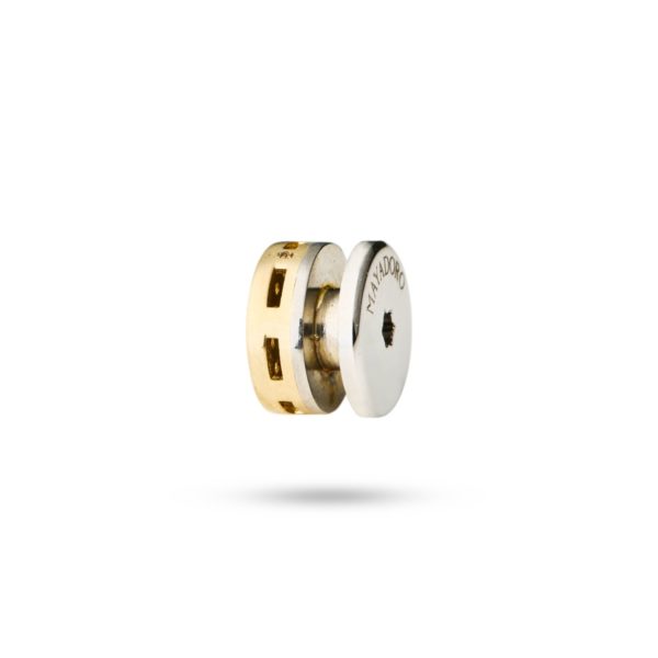 Side view of MAYADORO's luxurious Charm Circle in 14K gold