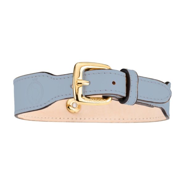 Back view of Signature Dog Collar Sky with embossed leather logo and golden stainless steel buckle